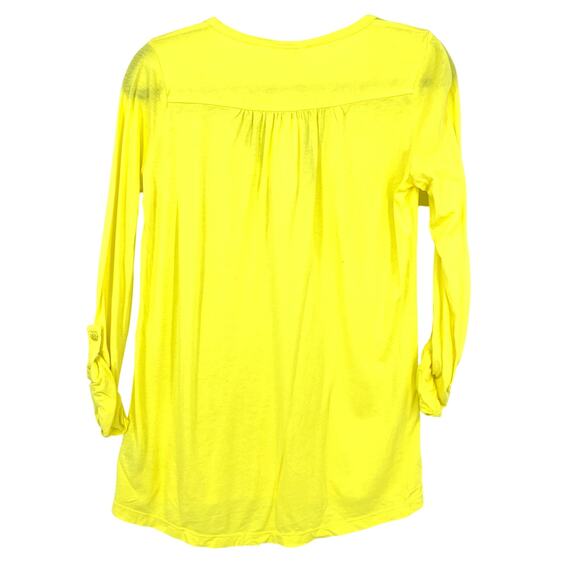 Splendid Split Neck Tab Sleeve Knit Shirt Womens Size Medium Sunny Yellow NEW - Picture 2 of 7